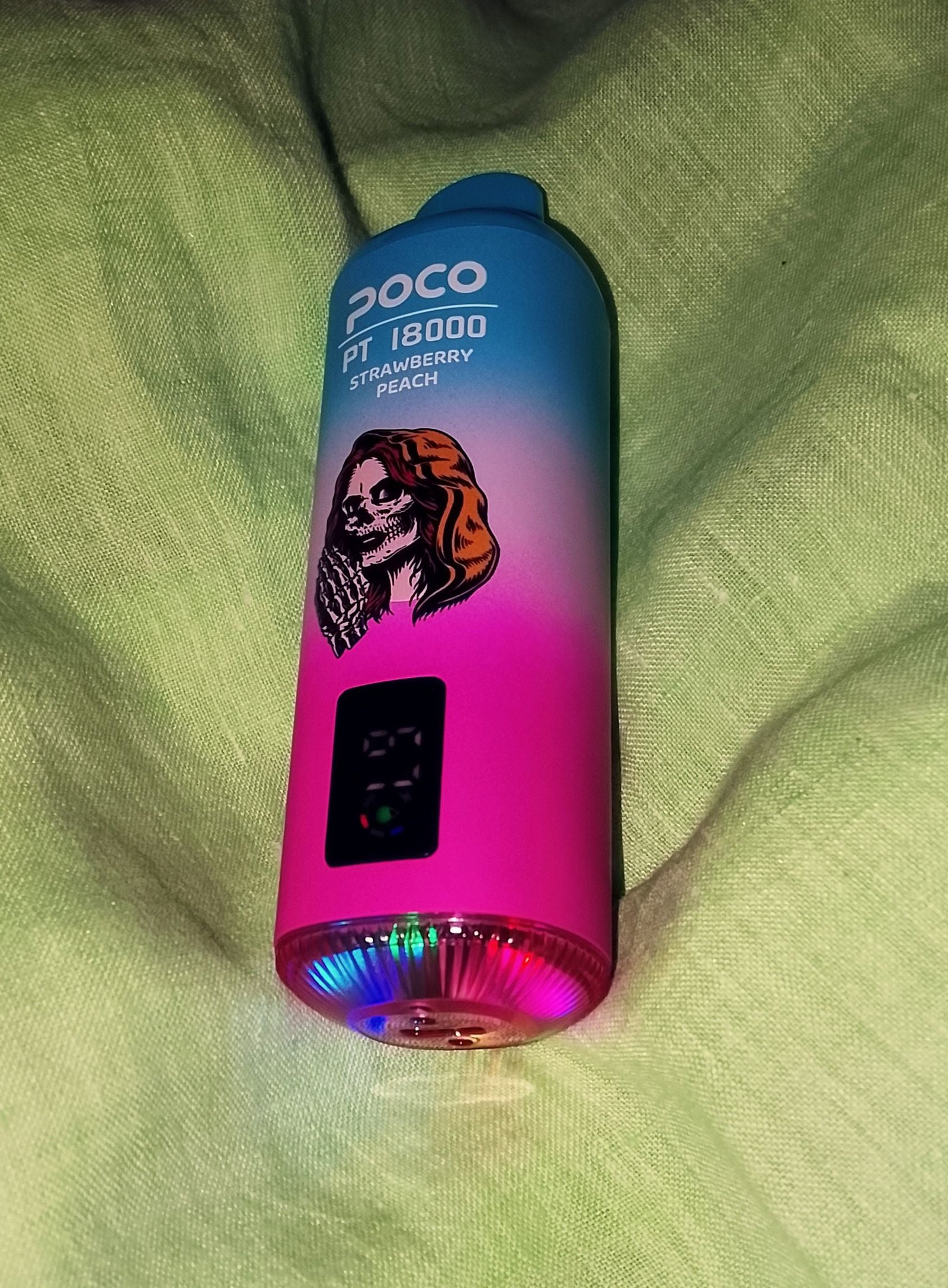 Vaper Poco PT 18000 caladas . Sabor fresa/melocotón